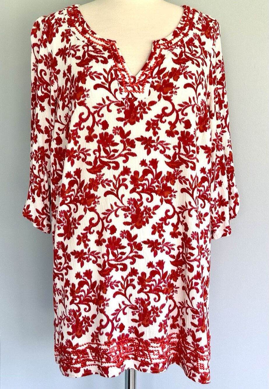Magnolia Grace 2X Floral Embroidered V-Neck Tunic Blouse 3/4 Flared Sleeve